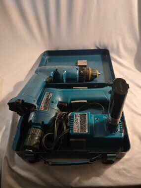 VINTAGE MAKITA 6012HD CORDLESS 9.6v DRILL BATTERY CHARGER NEW OLD STOCK
